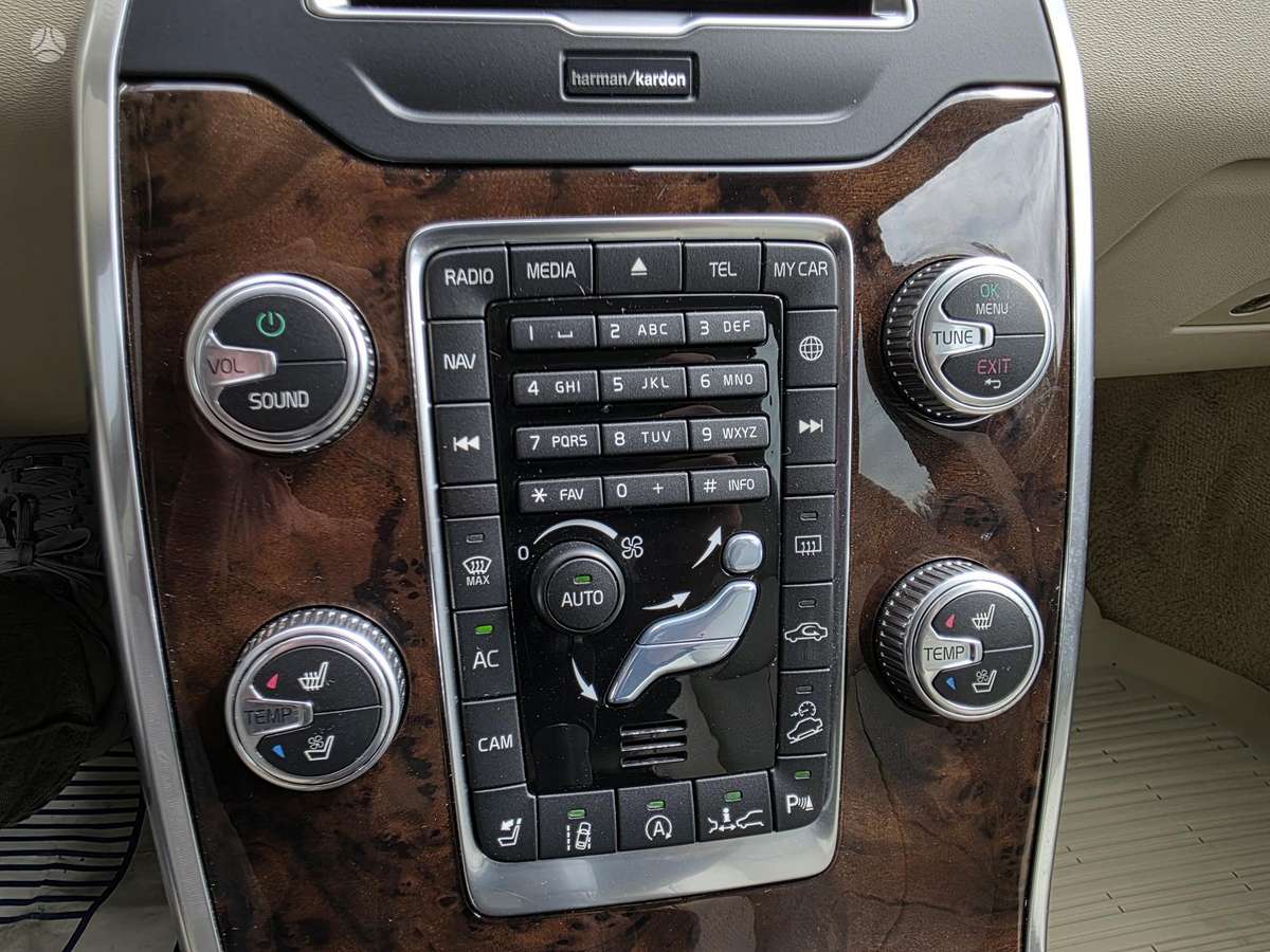 Volvo XC70, 2.4 l., wagon