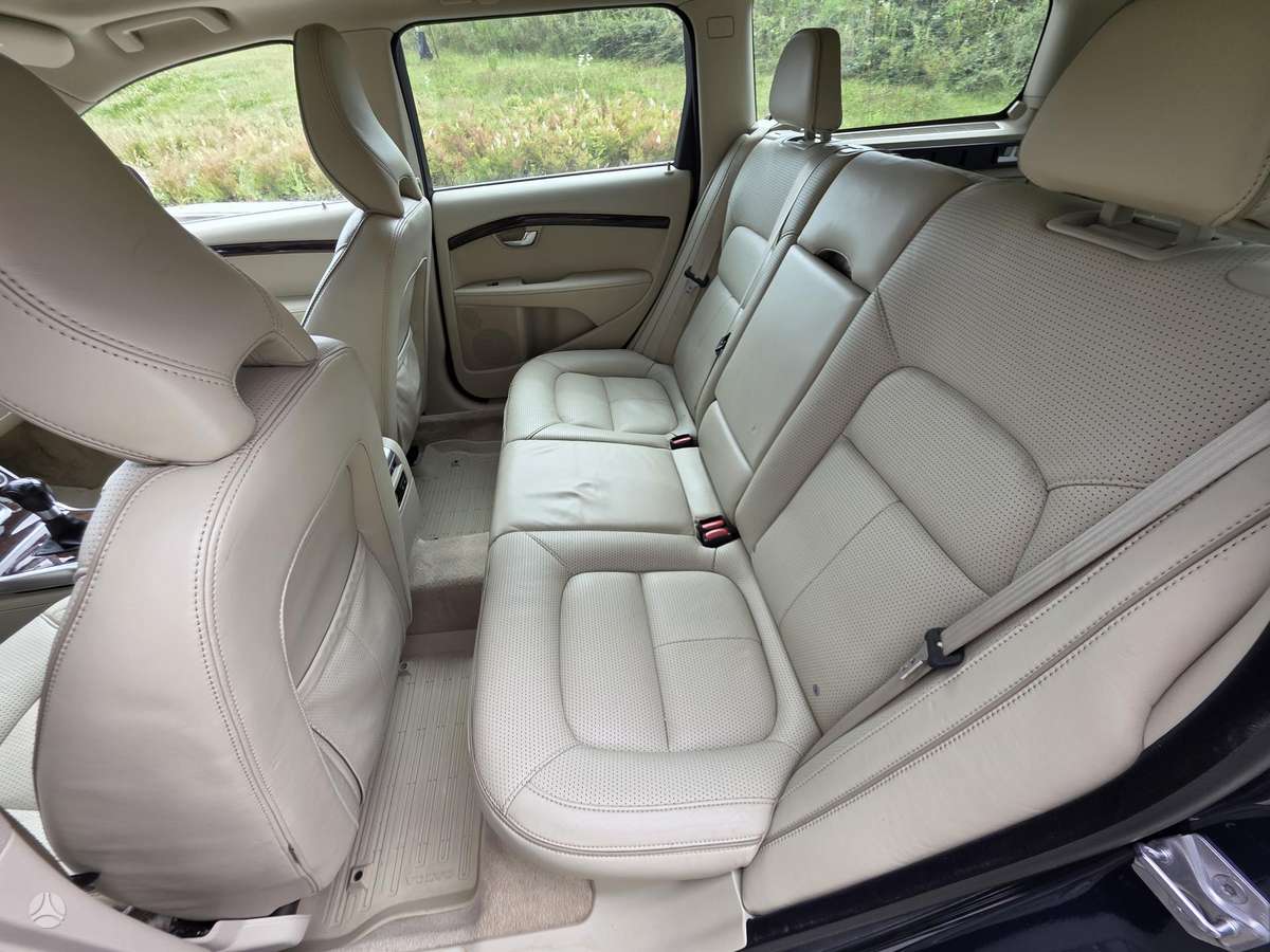 Volvo XC70, 2.4 l., wagon