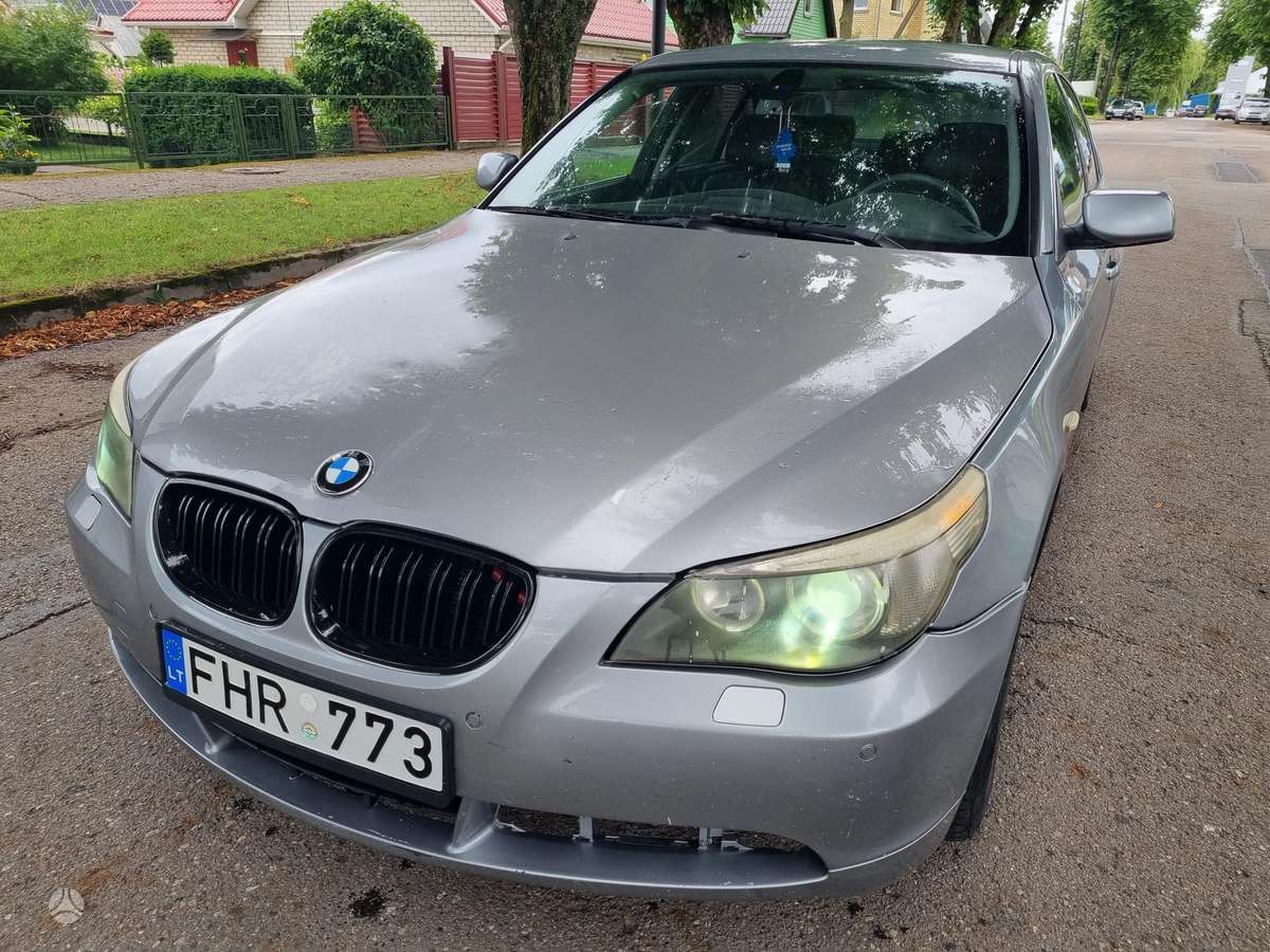 BMW 530, Седан