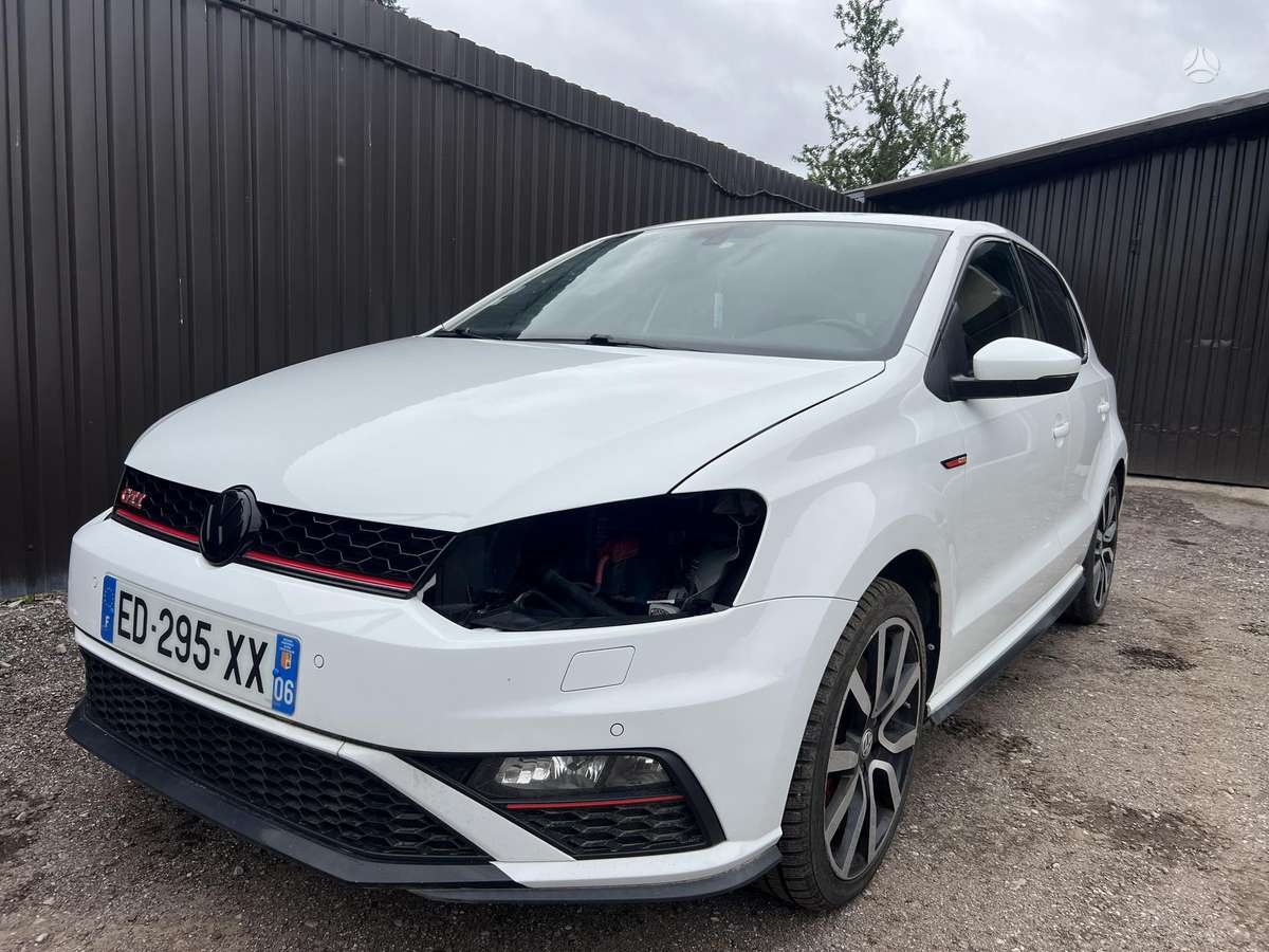 Volkswagen Polo - 2