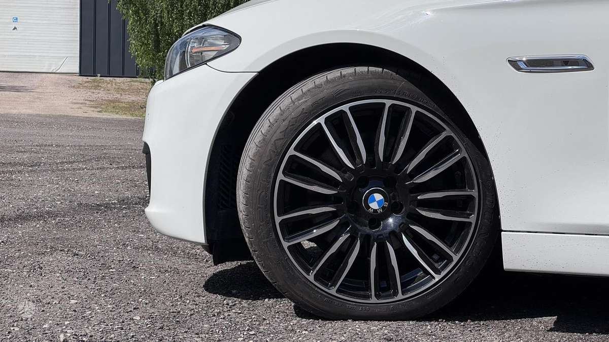BMW 528, 2.0 l., Седан