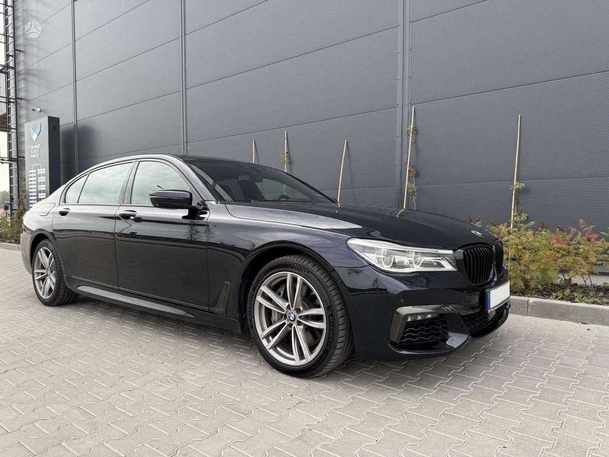 BMW 750, 4.4 l., Седан