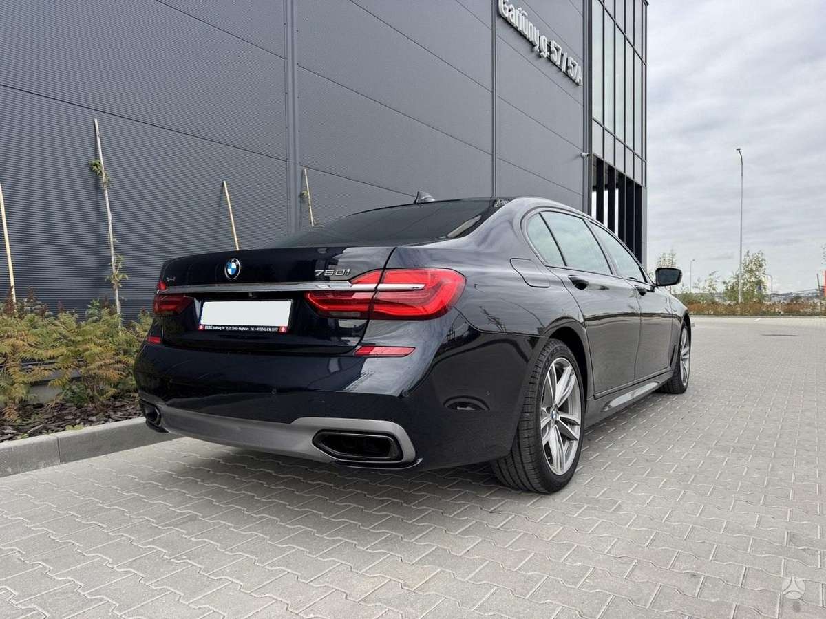 BMW 750, 4.4 l., Седан
