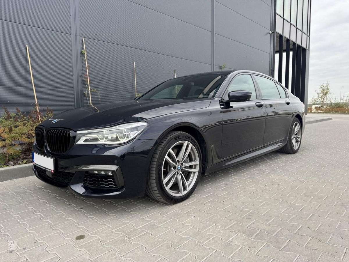BMW 750, 4.4 l., Седан