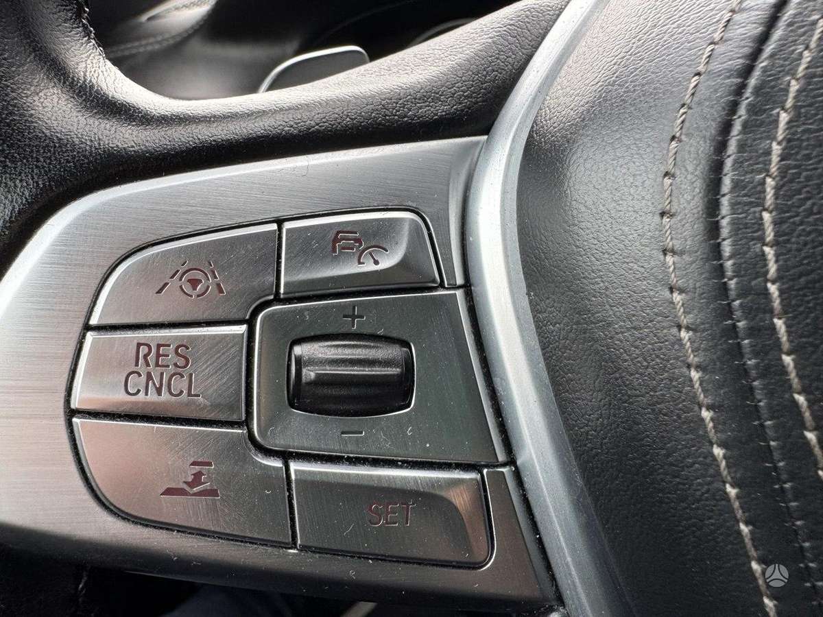 BMW 750, 4.4 l., Седан