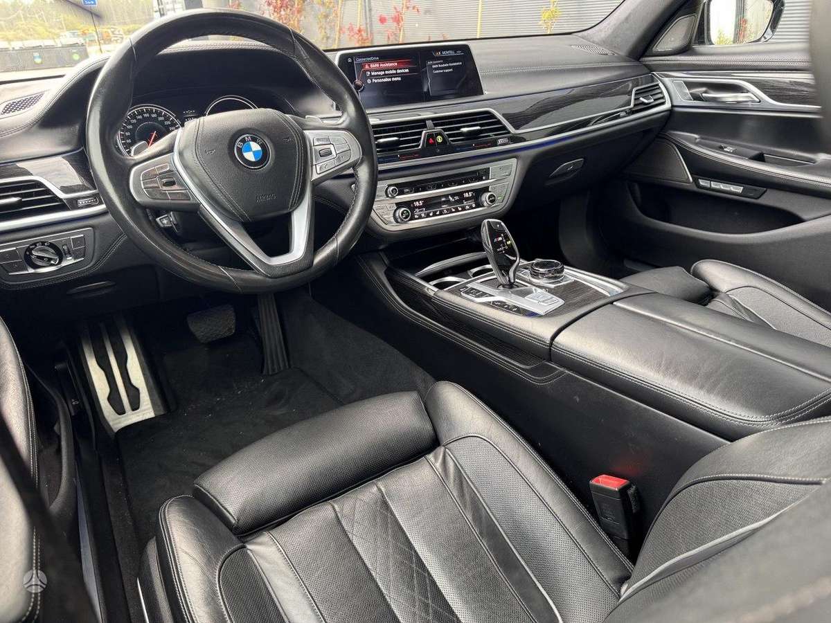BMW 750, 4.4 l., Седан