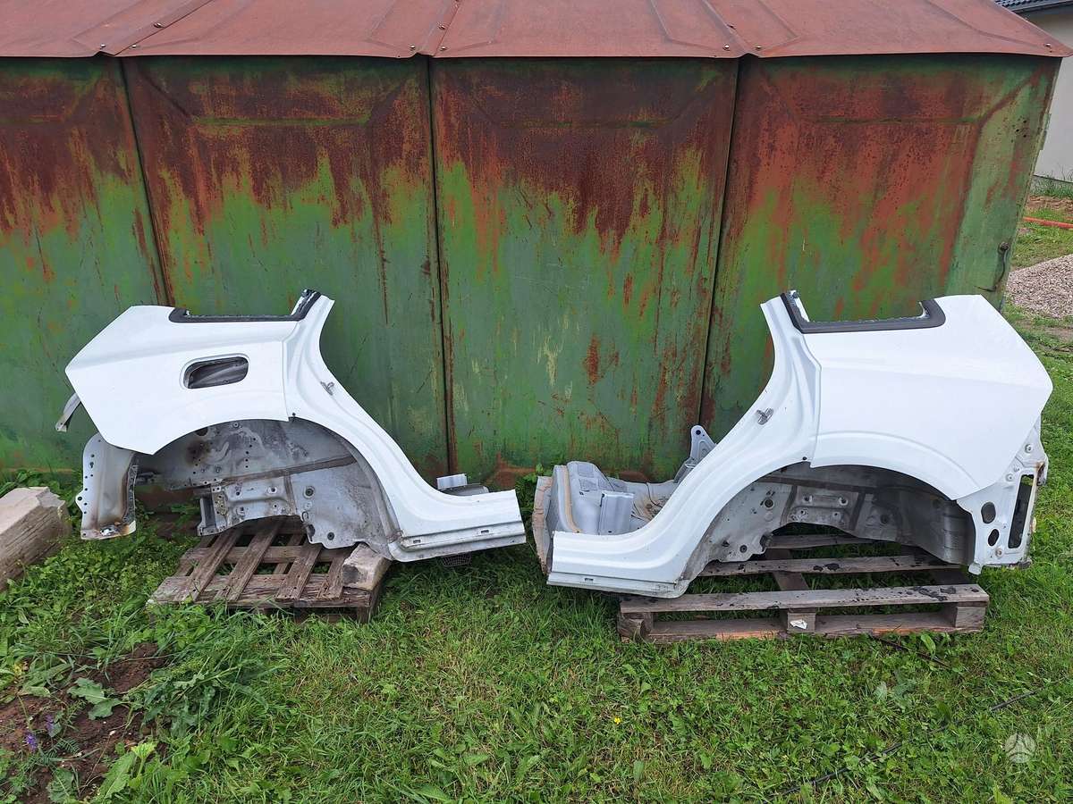 Volvo XC60 body parts