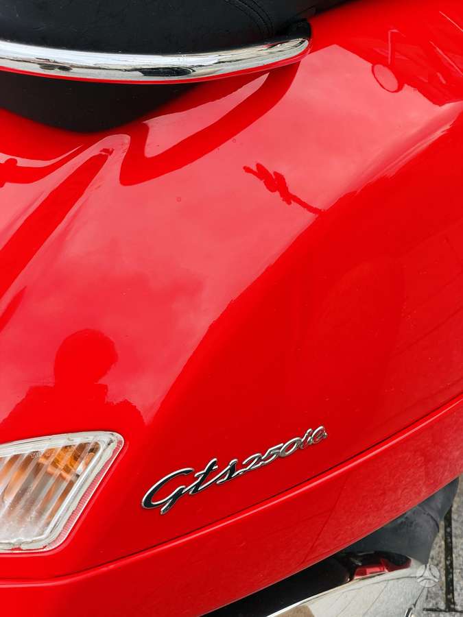 Piaggio Vespa 250cc, scooters / mopeds