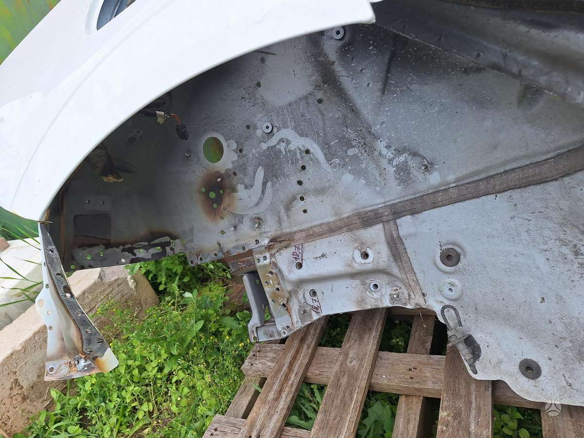 Volvo XC60 kėbulo dalys