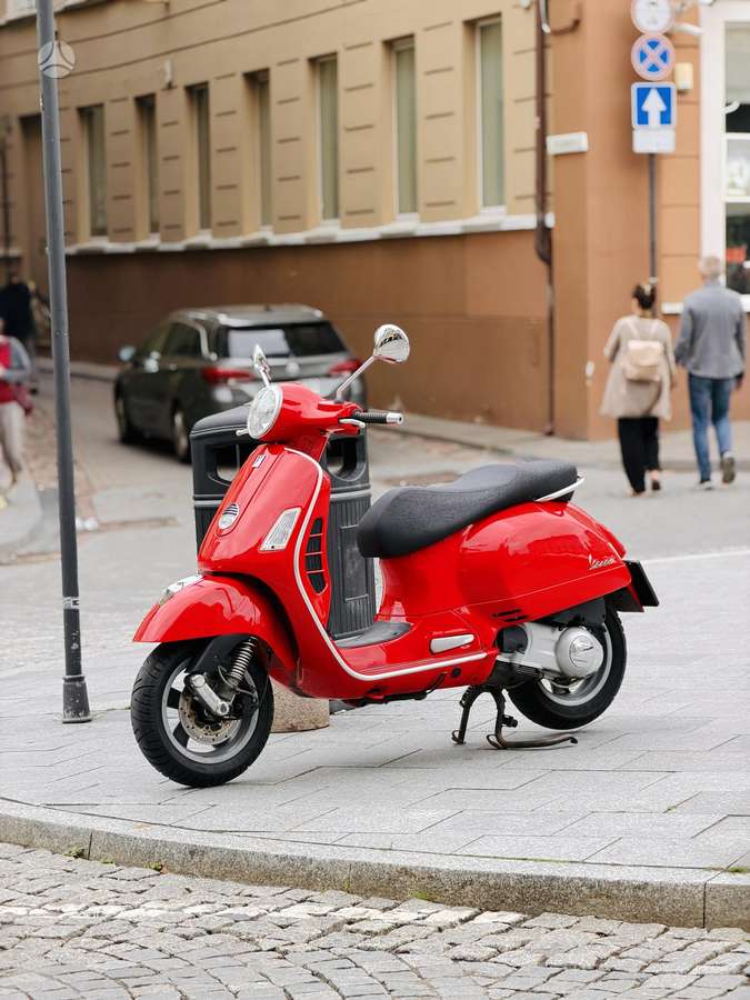 Piaggio Vespa 250cc, scooters / mopeds
