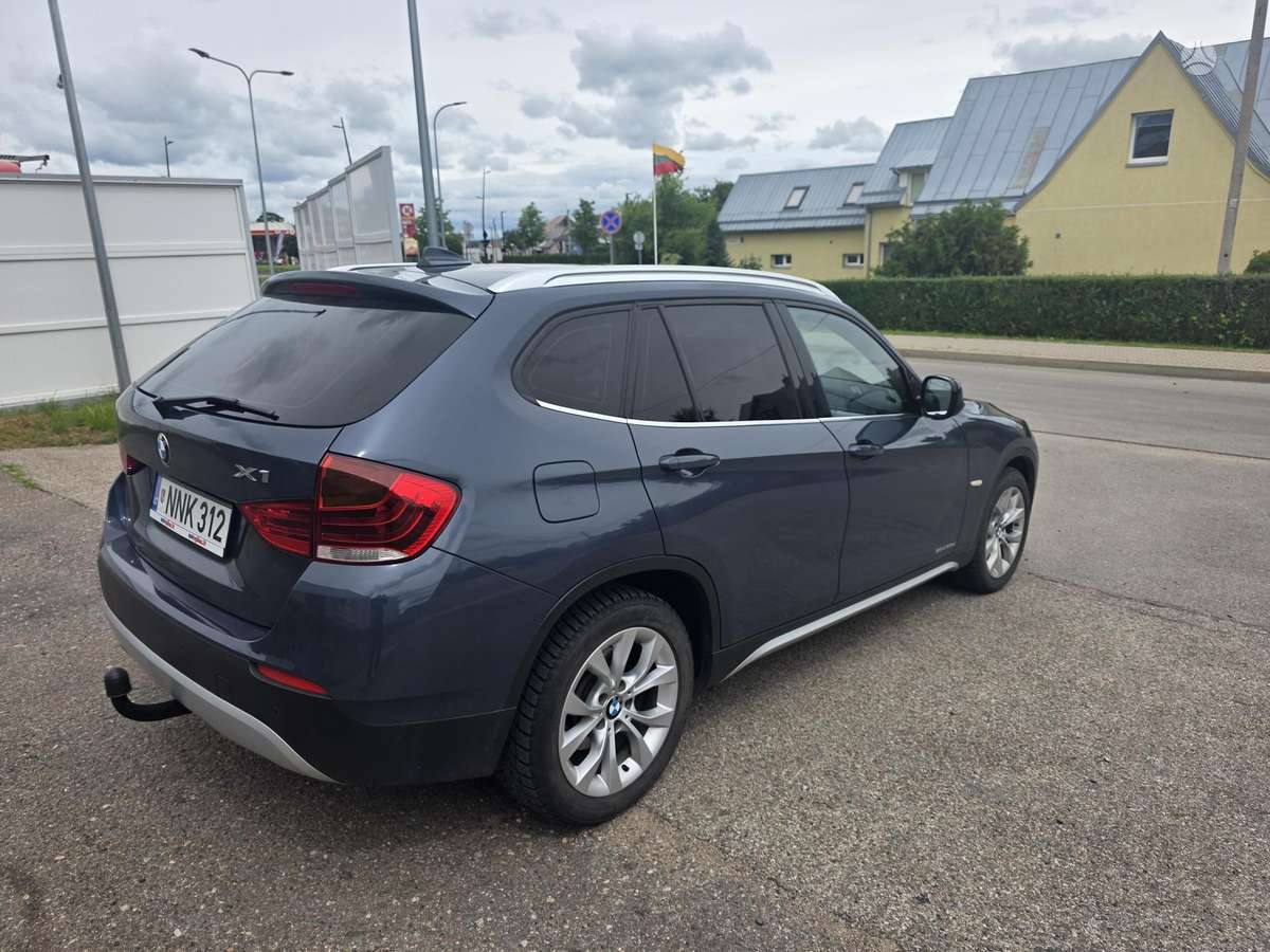 BMW X1, 2.0 l., Седан