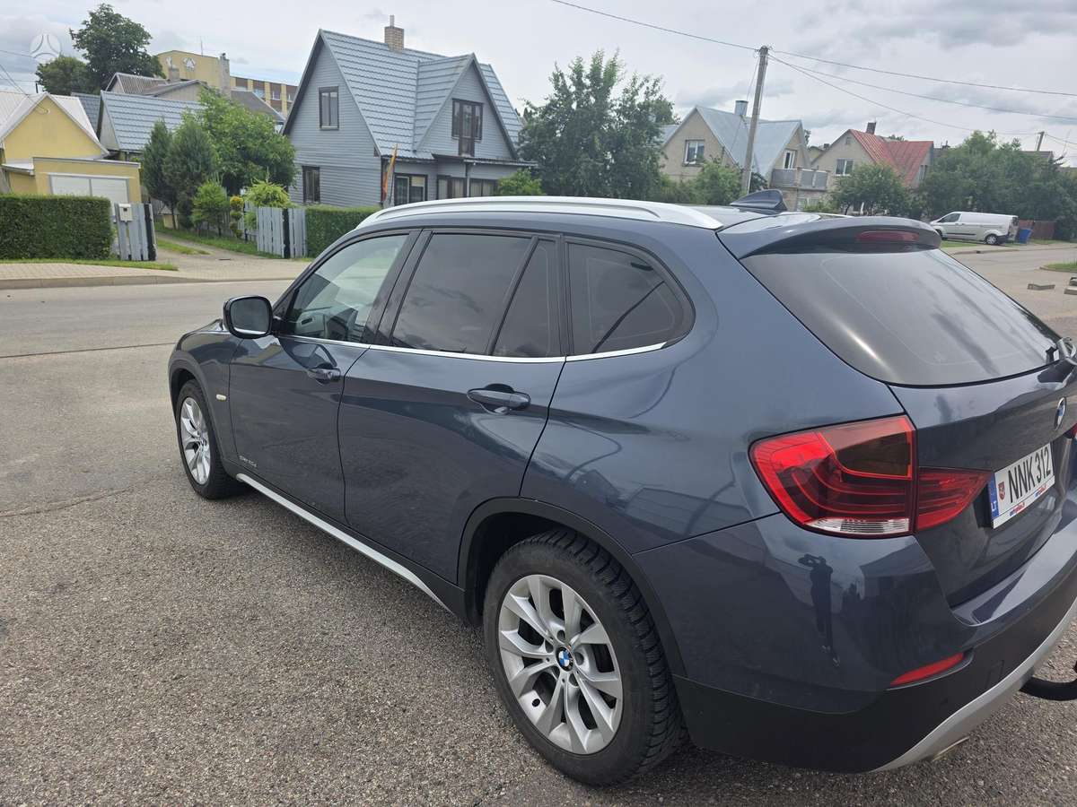BMW X1, 2.0 l., Седан