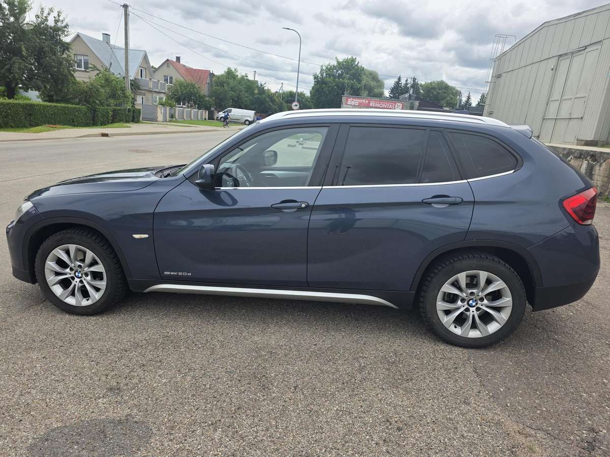 BMW X1, 2.0 l., Седан