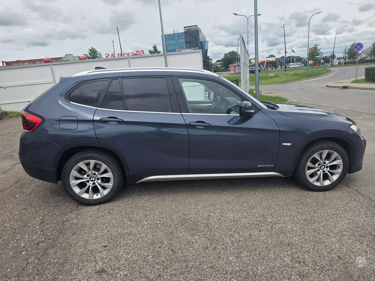 BMW X1, 2.0 l., Седан