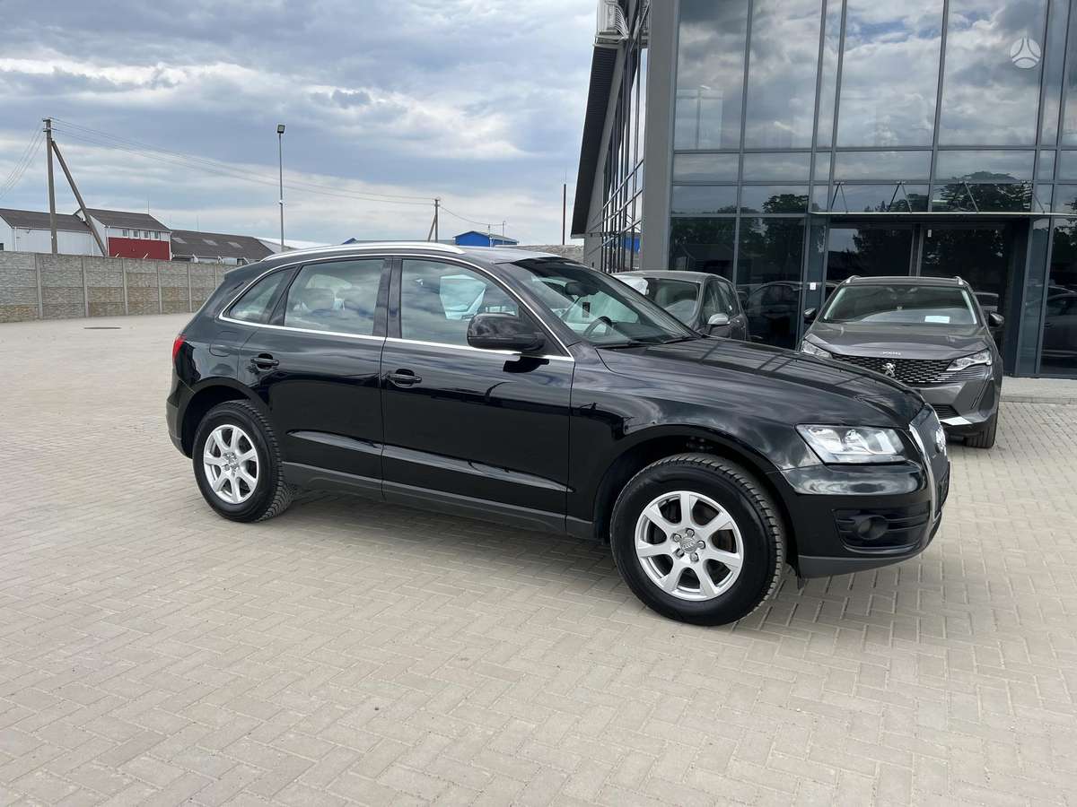 Audi Q5, 2.0 l., off-road / crossover
