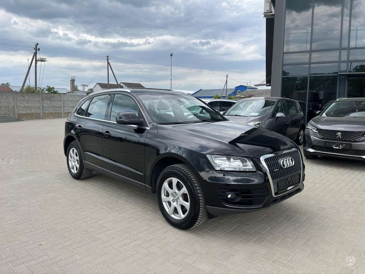 Audi Q5, 2.0 l., off-road / crossover
