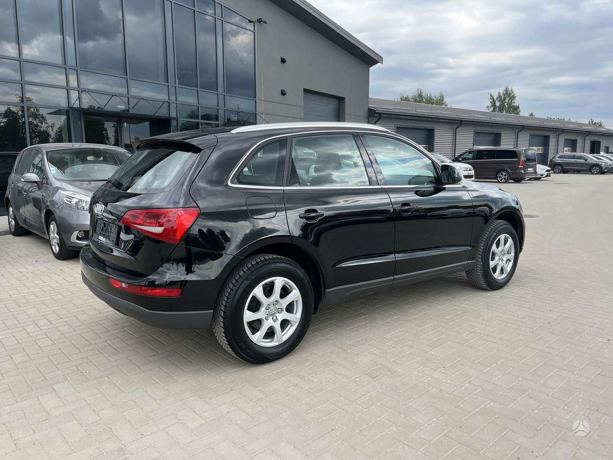 Audi Q5, 2.0 l., off-road / crossover