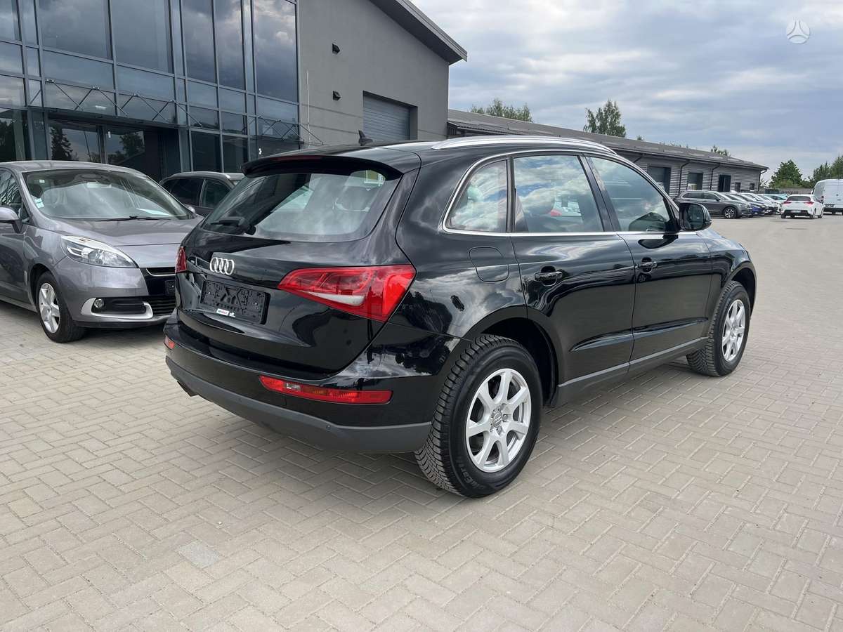 Audi Q5, 2.0 l., off-road / crossover