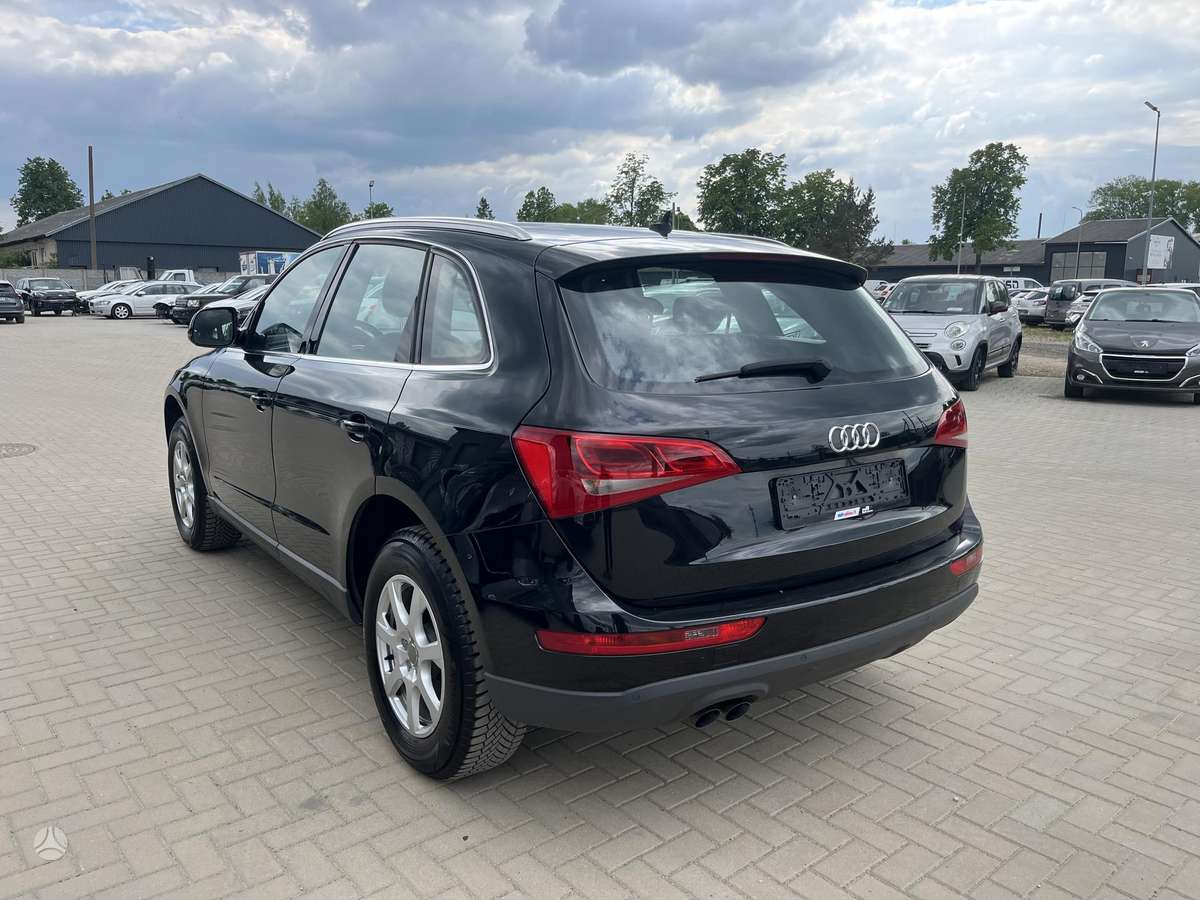Audi Q5, 2.0 l., off-road / crossover