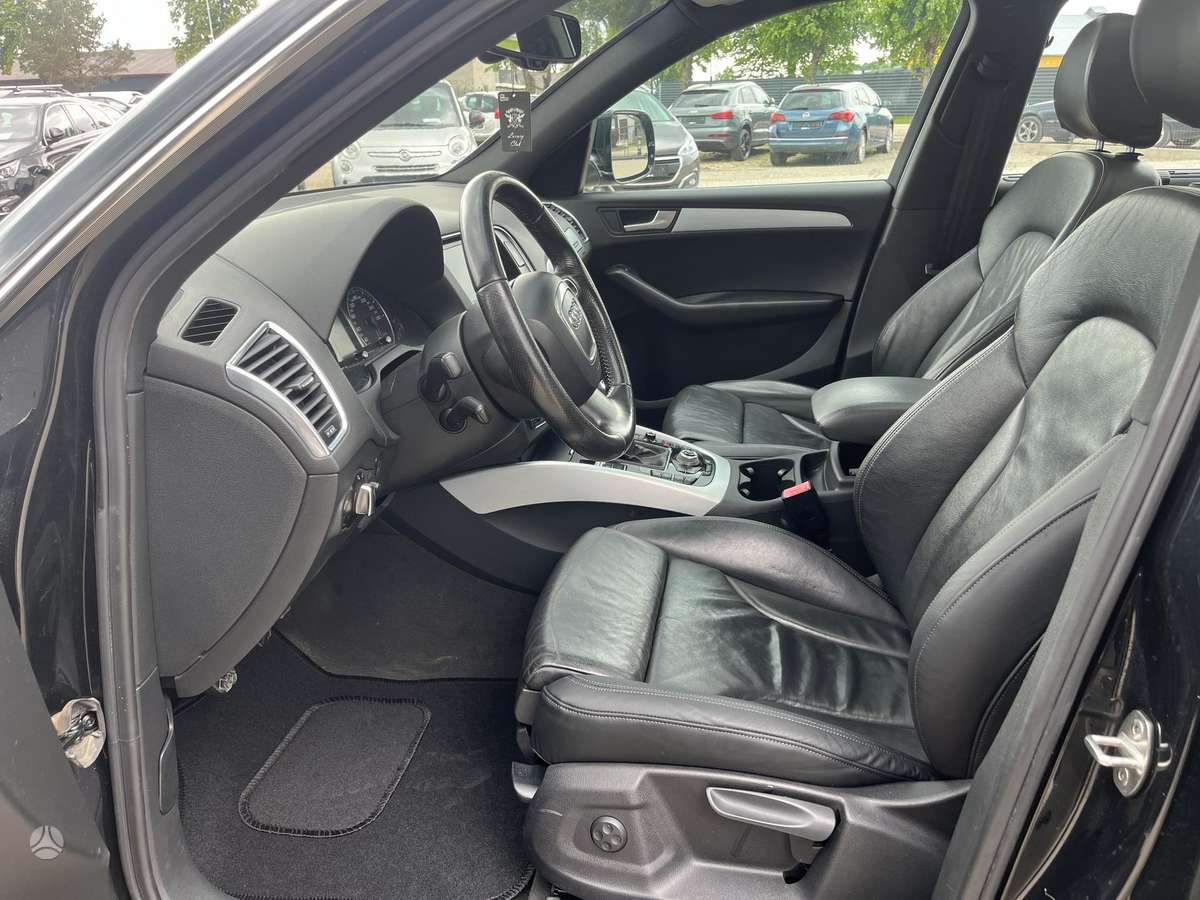 Audi Q5, 2.0 l., off-road / crossover