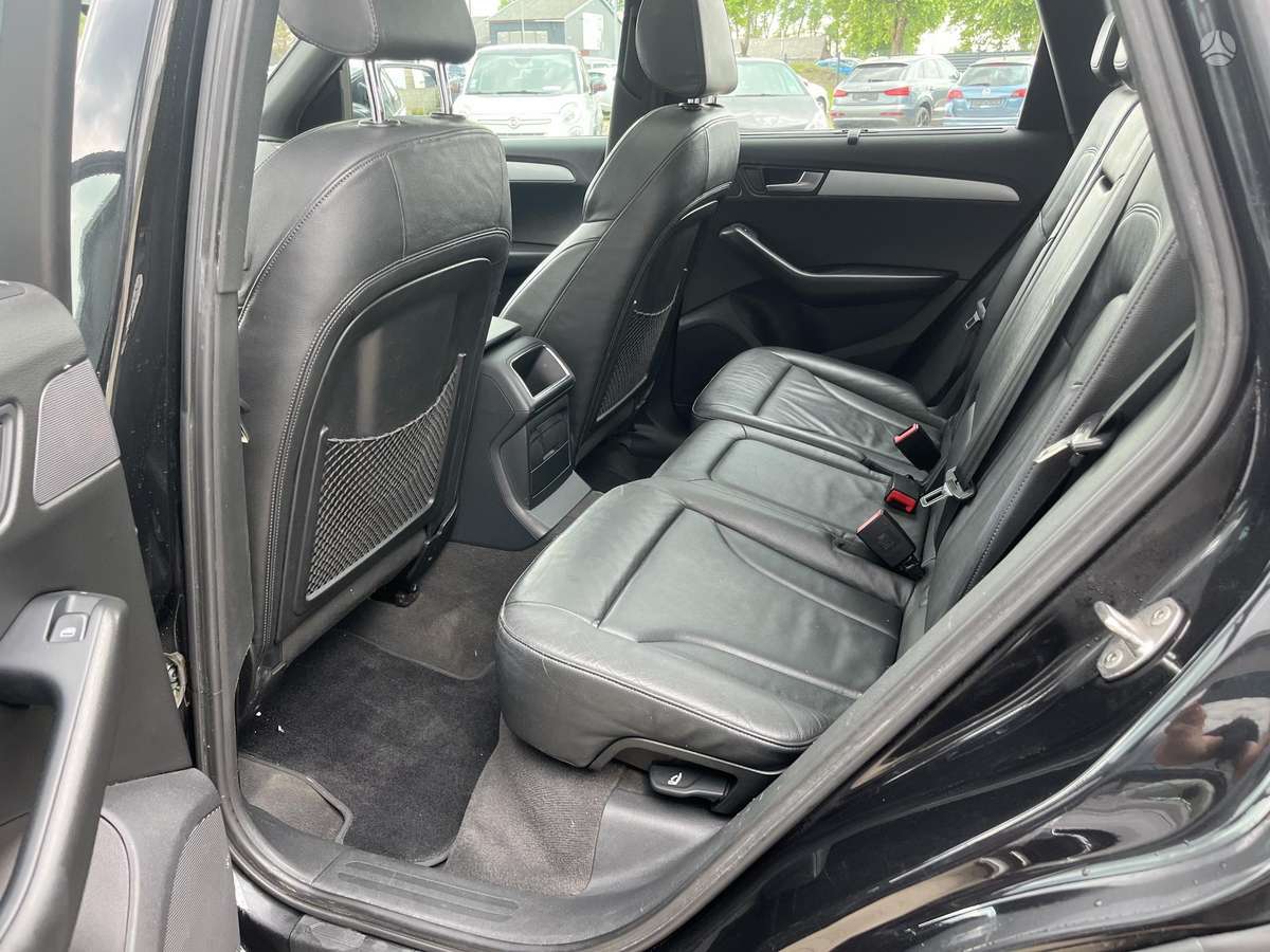 Audi Q5, 2.0 l., off-road / crossover