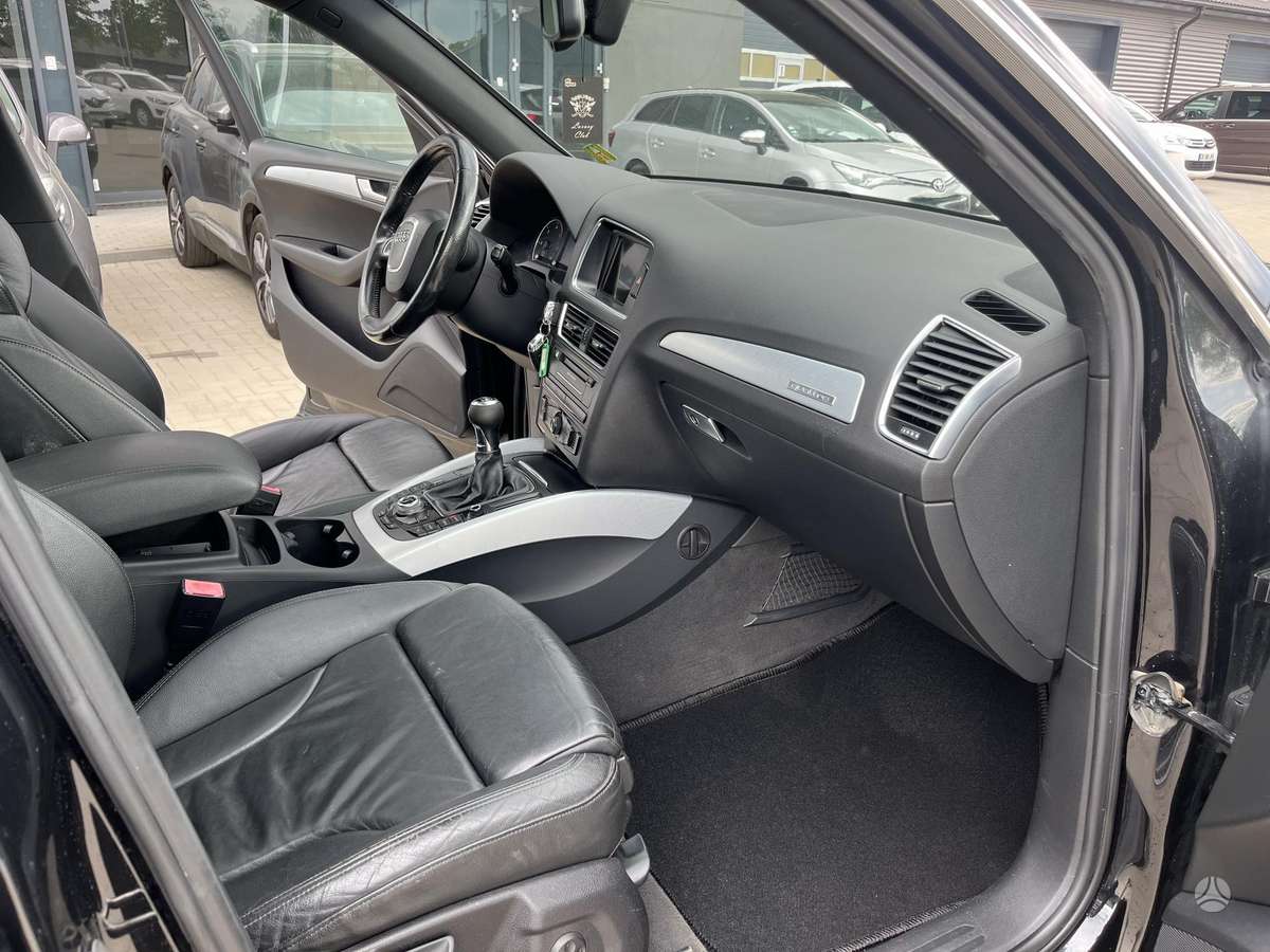 Audi Q5, 2.0 l., off-road / crossover
