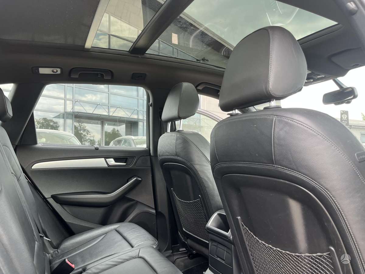 Audi Q5, 2.0 l., off-road / crossover