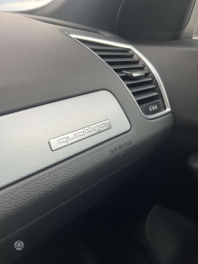 Audi Q5, 2.0 l., off-road / crossover