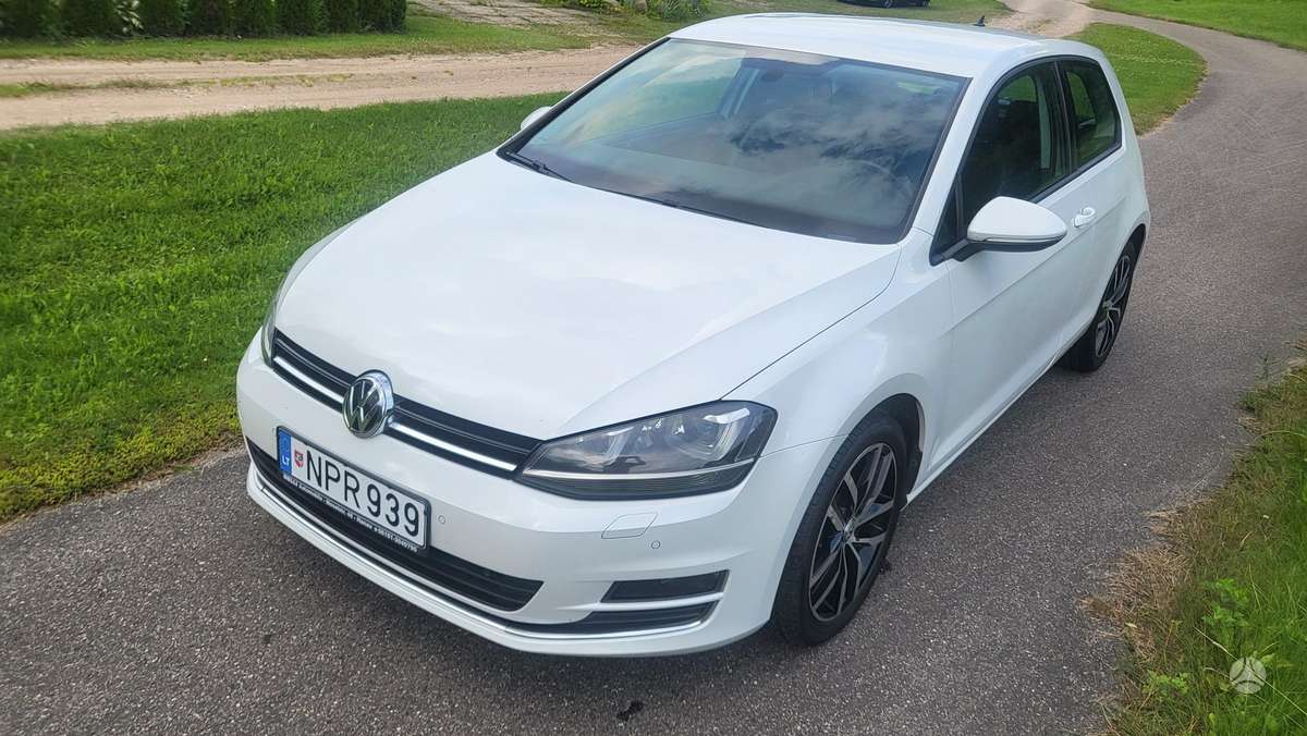 Volkswagen Golf - 1
