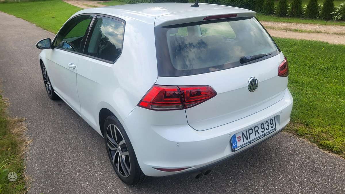 Volkswagen Golf - 2