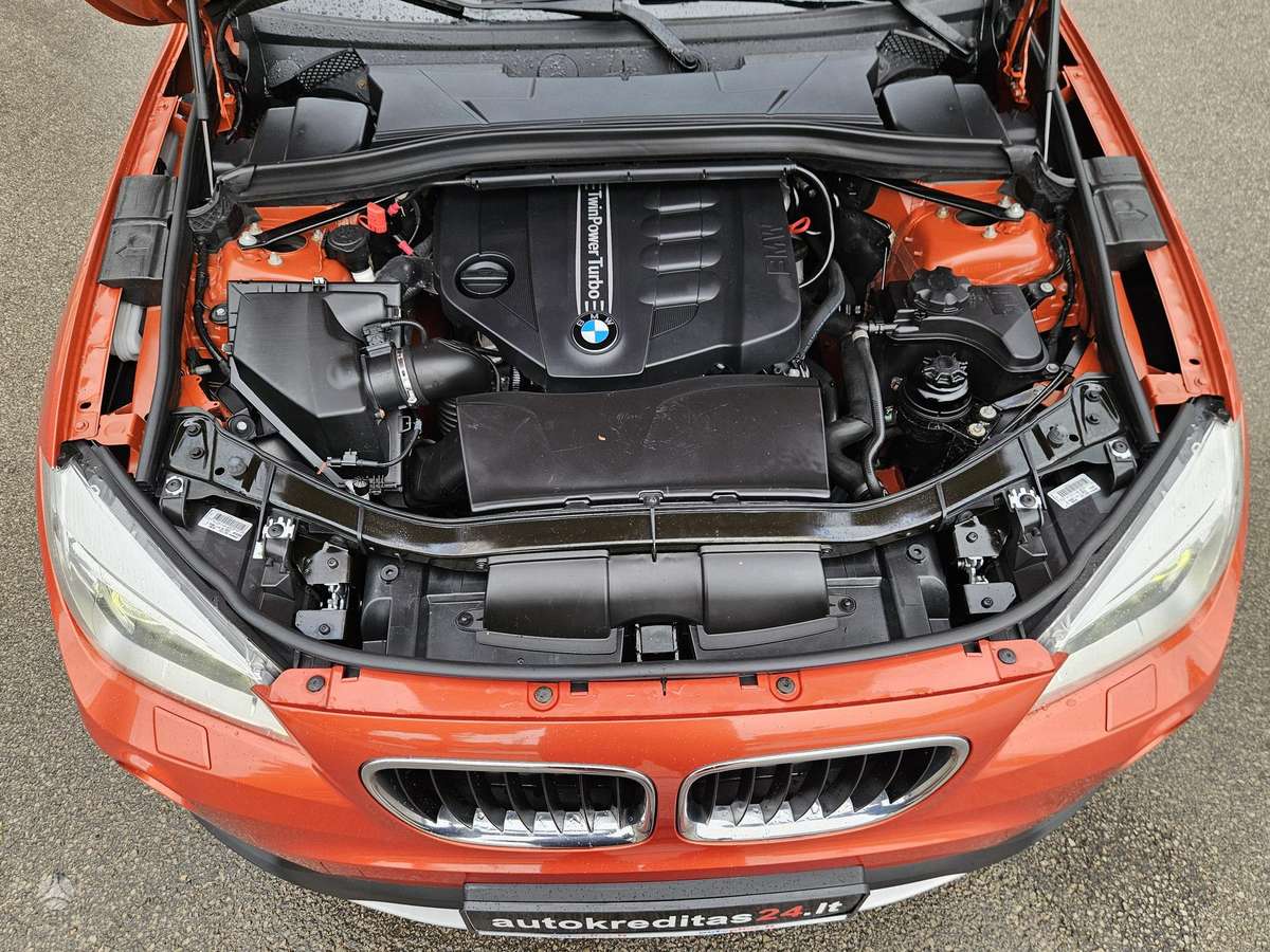 BMW X1, 2.0 l., off-road / crossover