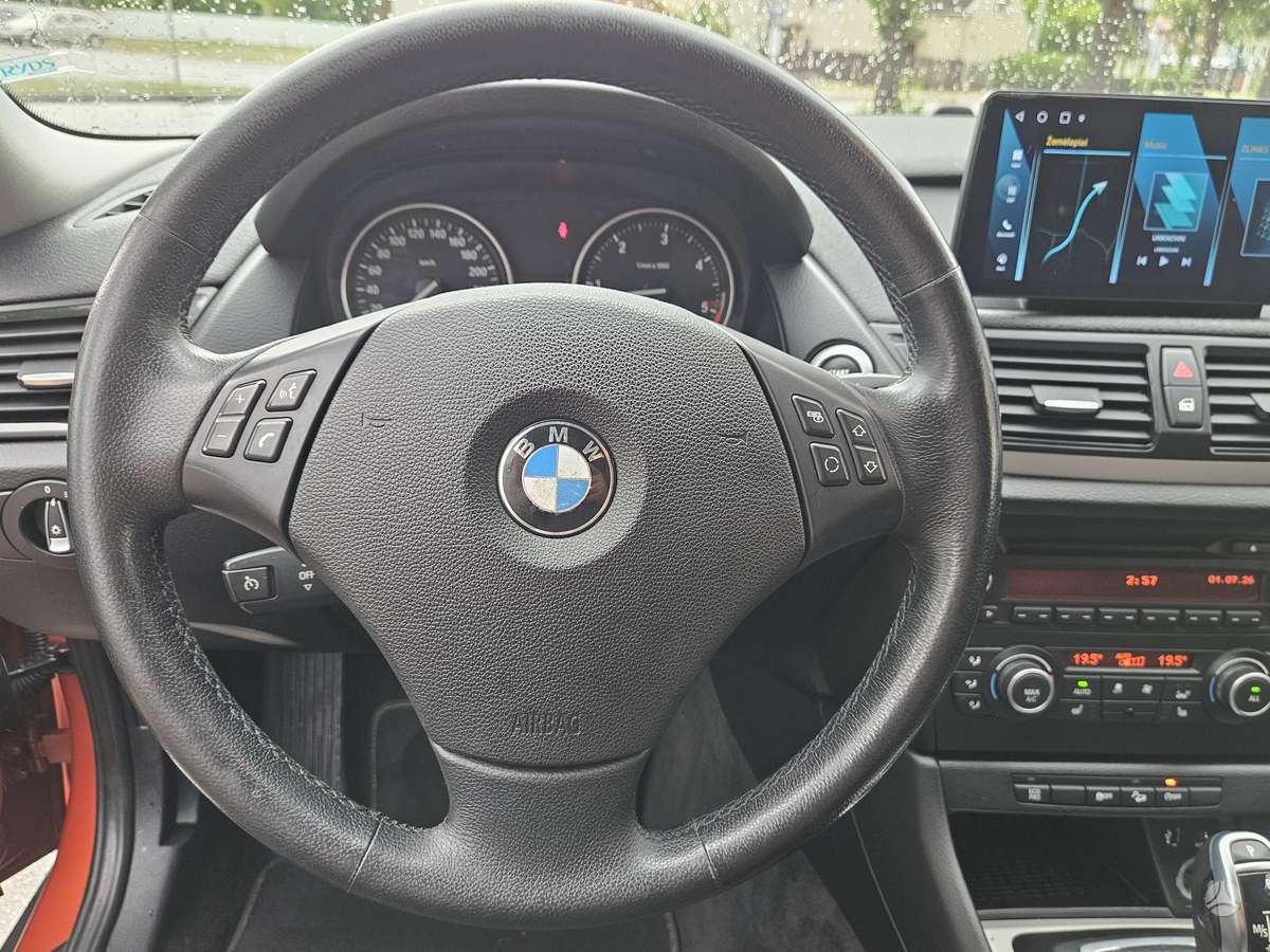 BMW X1, 2.0 l., off-road / crossover