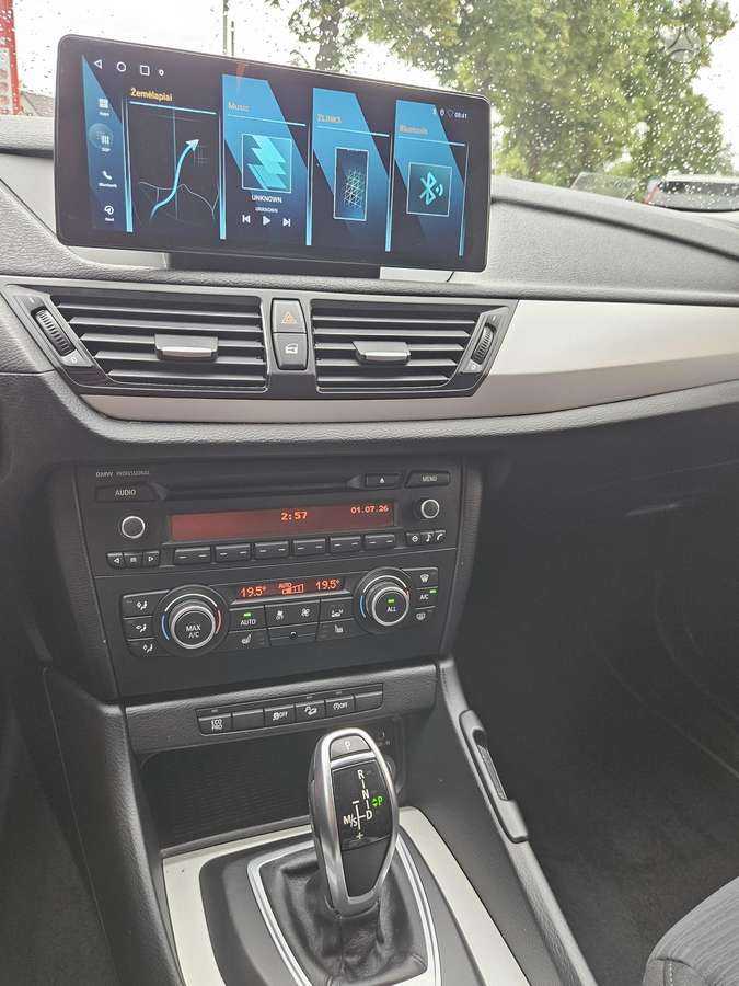 BMW X1, 2.0 l., off-road / crossover