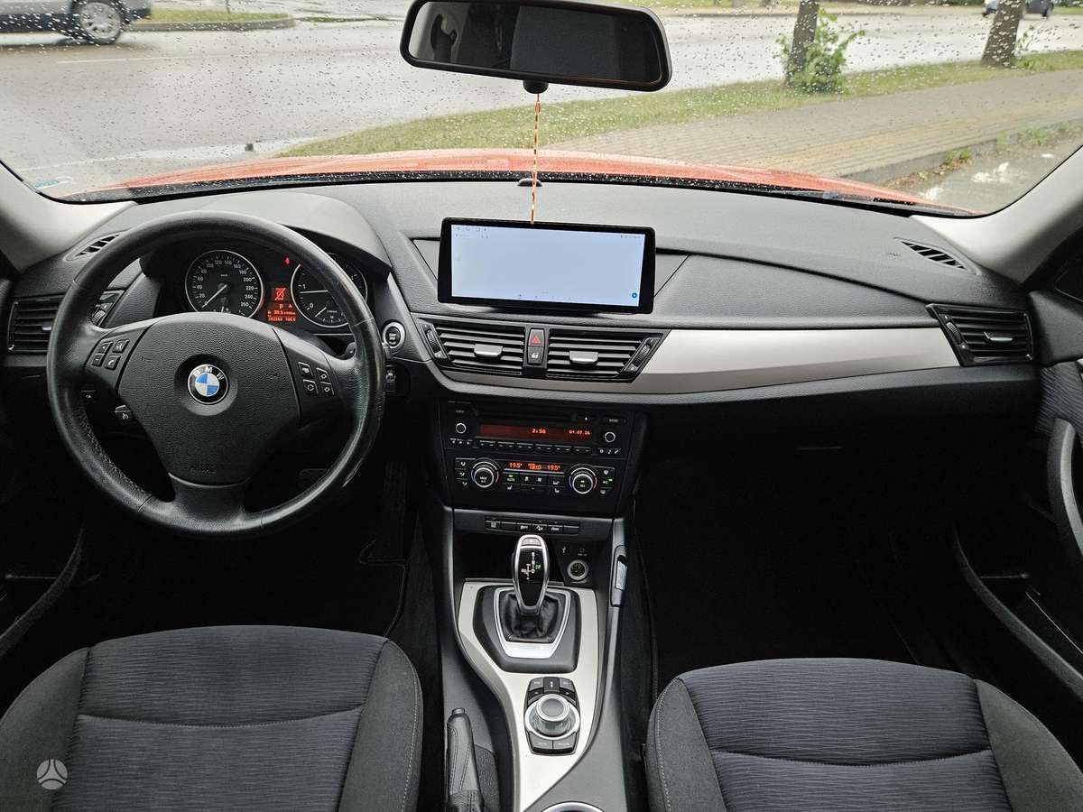 BMW X1, 2.0 l., off-road / crossover
