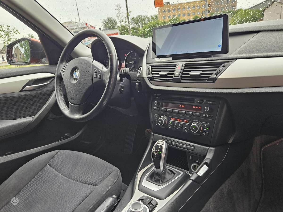 BMW X1, 2.0 l., off-road / crossover