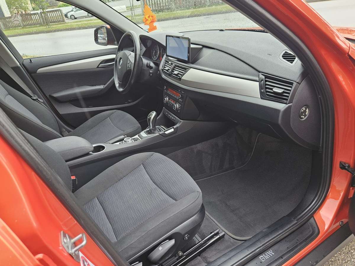 BMW X1, 2.0 l., off-road / crossover