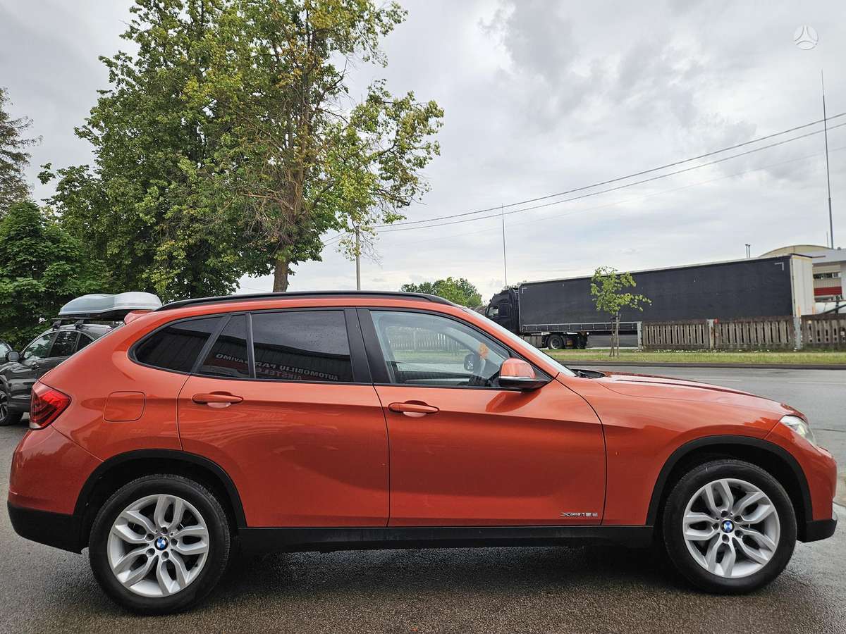 BMW X1, 2.0 l., off-road / crossover