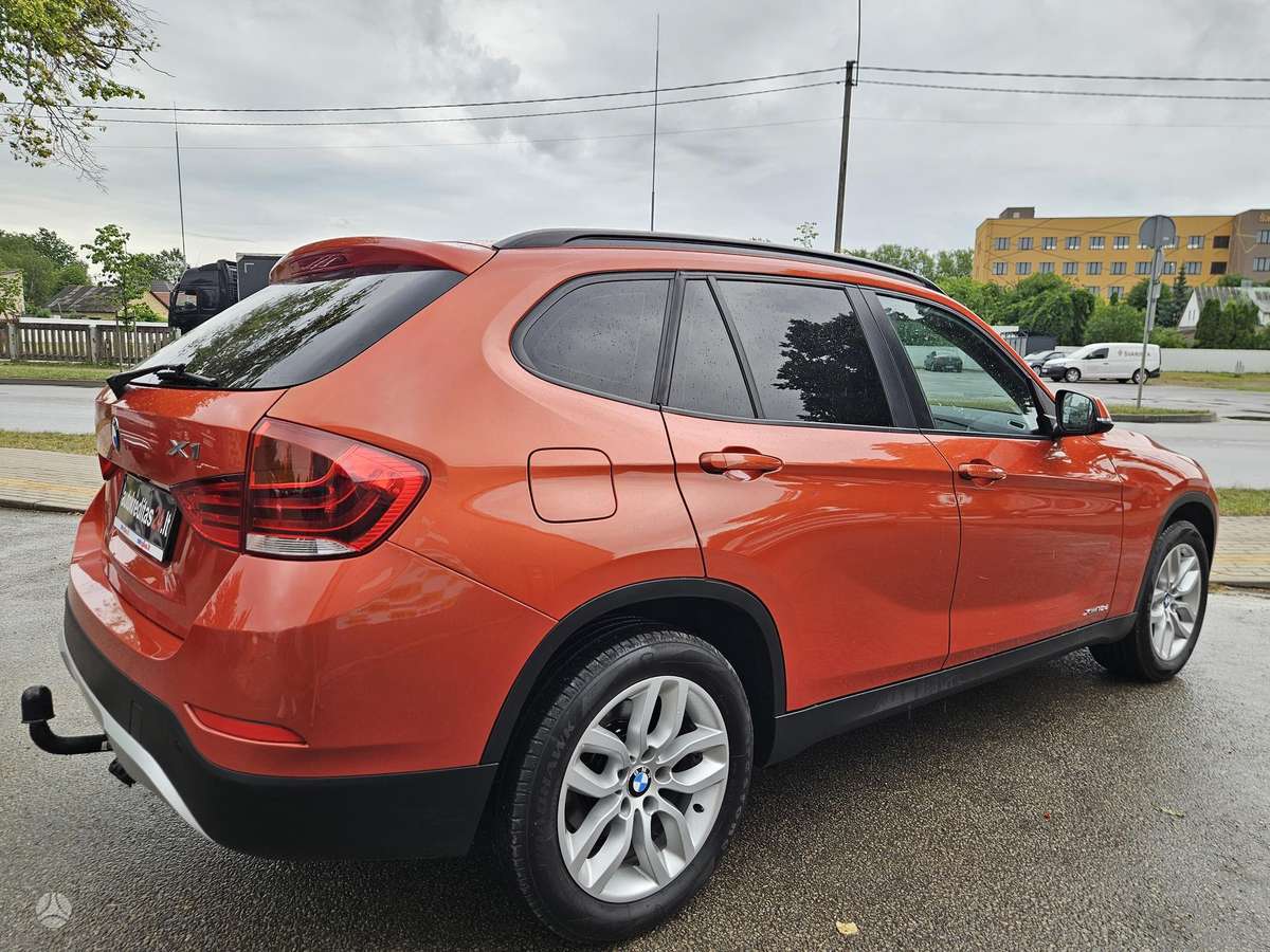 BMW X1, 2.0 l., off-road / crossover