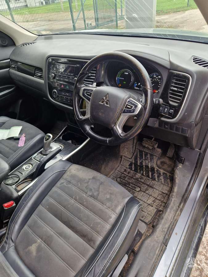 Mitsubishi Outlander Dalimis