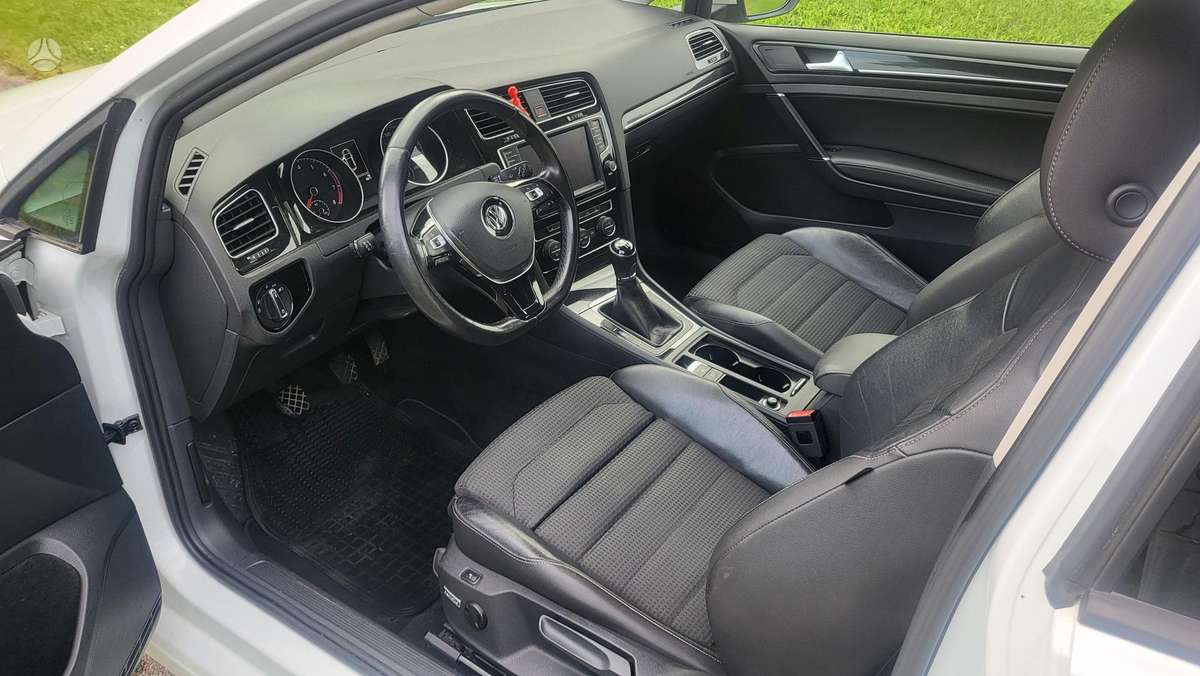 Volkswagen Golf - 5