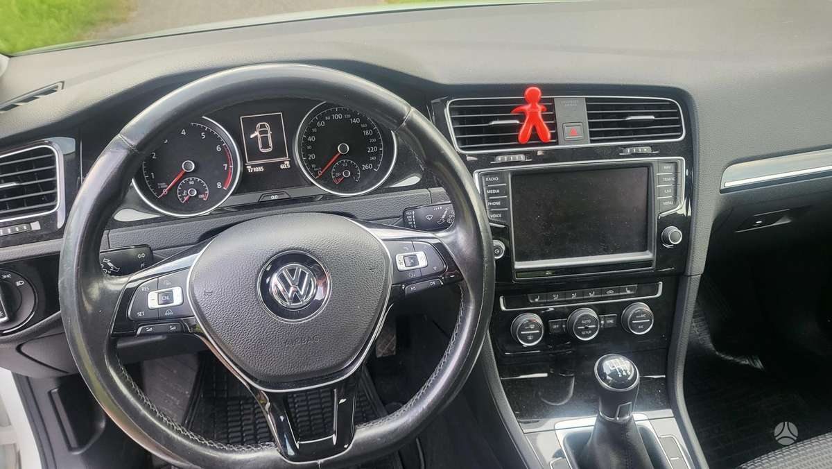 Volkswagen Golf - 10