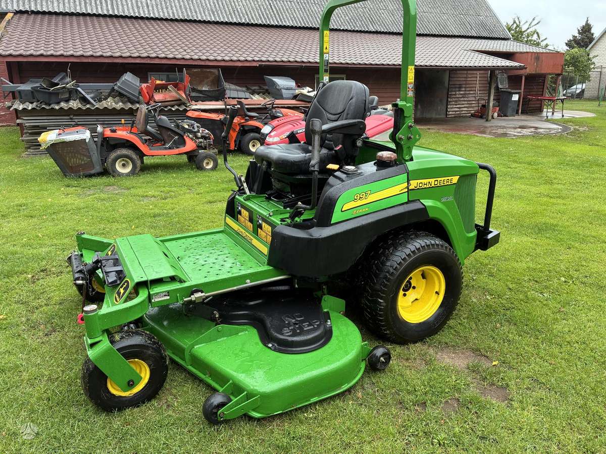 John Deere 997, sodo traktoriai