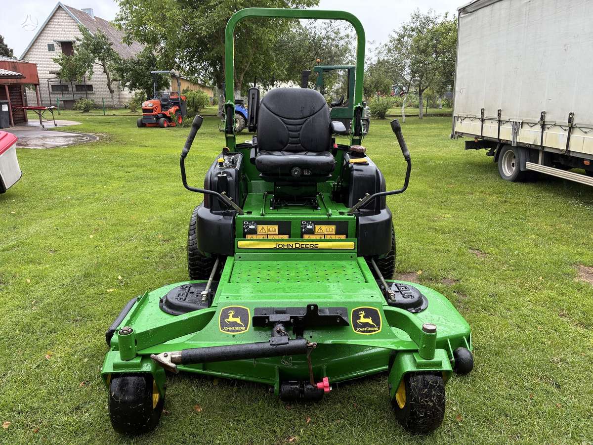 John Deere 997, sodo traktoriai