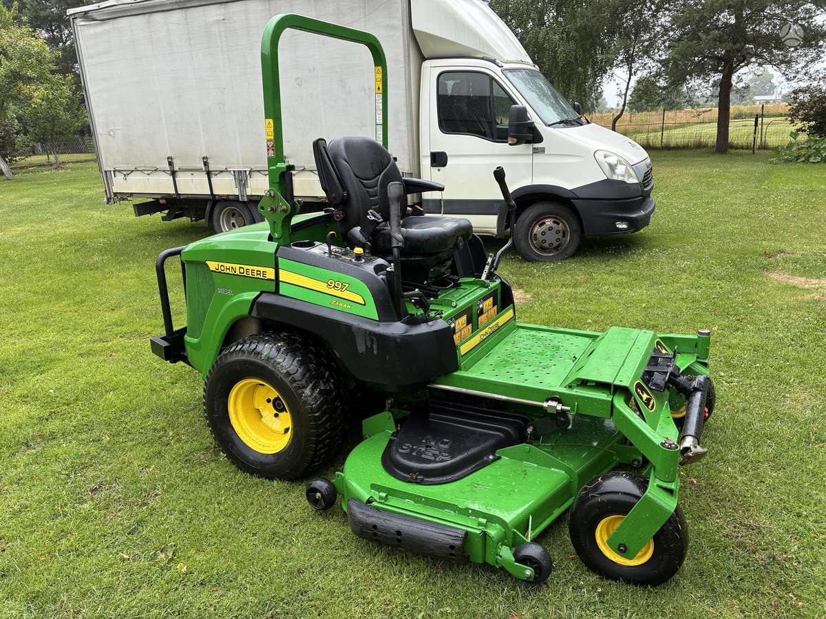 John Deere 997, sodo traktoriai