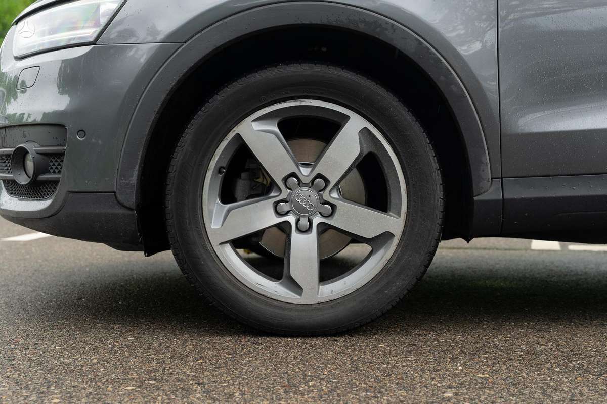 Audi Q3, 2.0 l., Внедорожник / Кроссовер