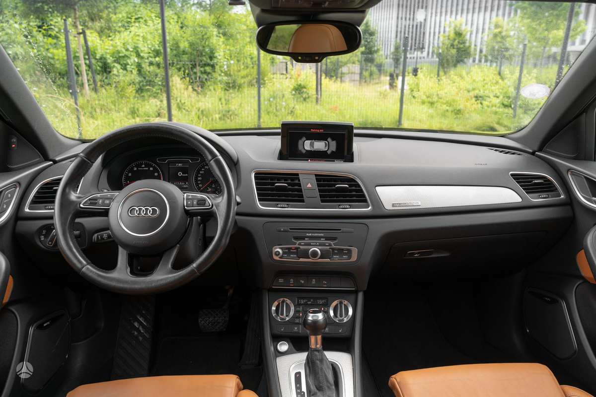 Audi Q3, 2.0 l., Внедорожник / Кроссовер