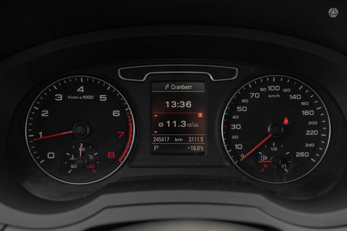 Audi Q3, 2.0 l., off-road / crossover