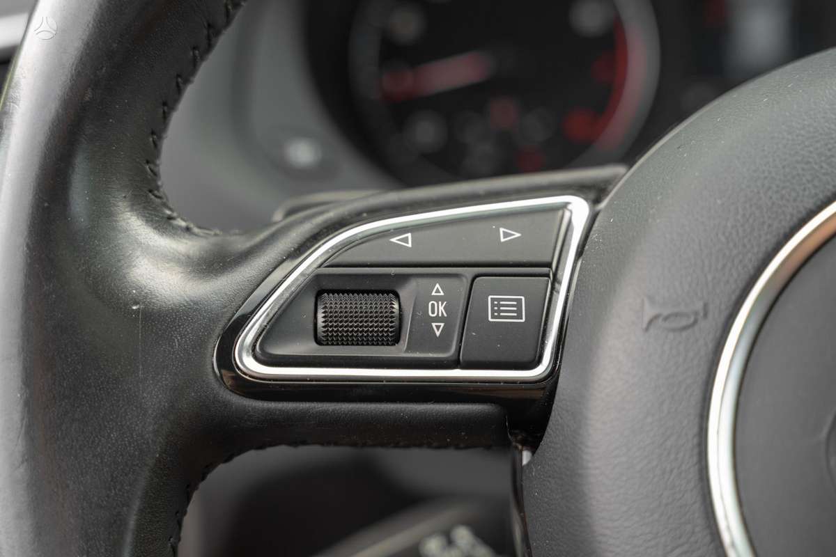 Audi Q3, 2.0 l., Внедорожник / Кроссовер