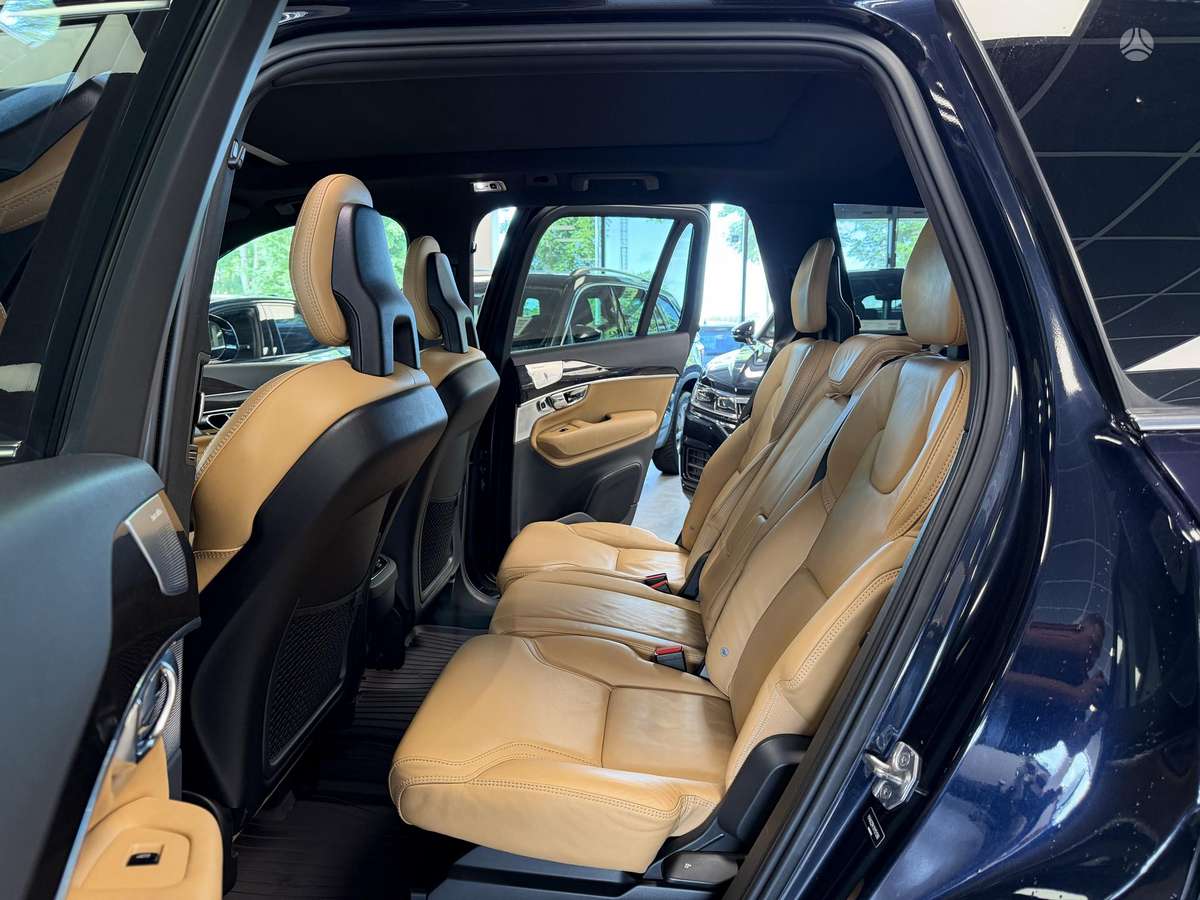 Volvo XC90, 2.0 l., off-road / crossover