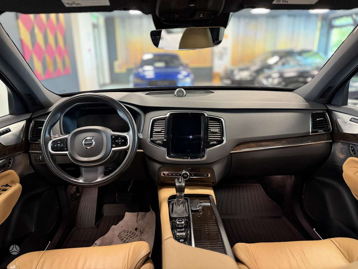 Volvo XC90, 2.0 l., off-road / crossover
